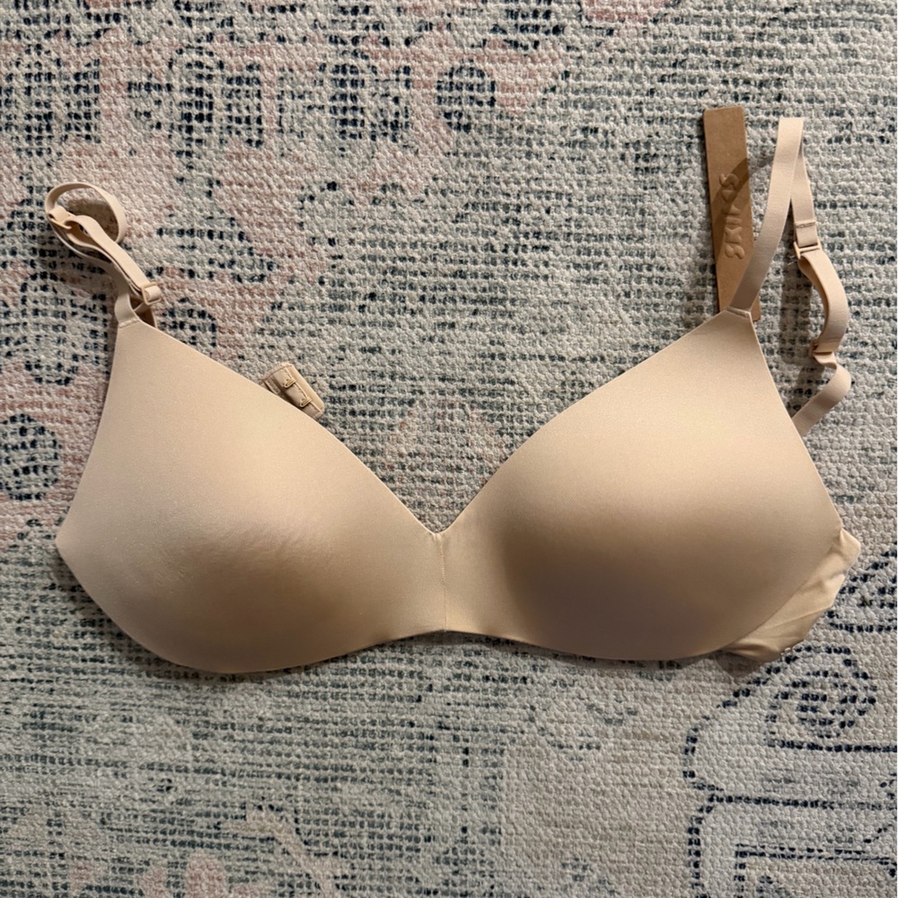 SKIMS - NWT Wireless Form Push-up Plunge Bra